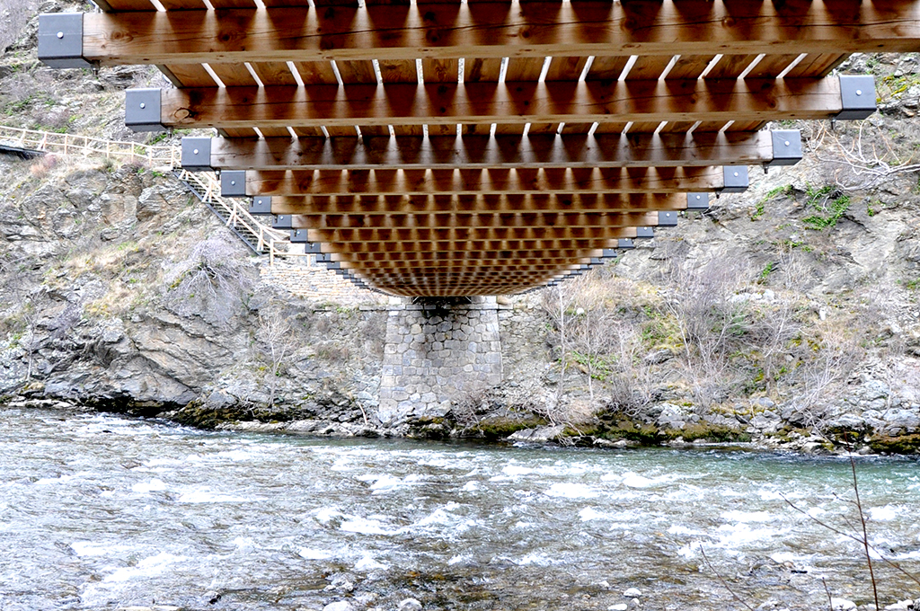 Pont o pasarel·la penjant de Santa Caterina a Rialp ***