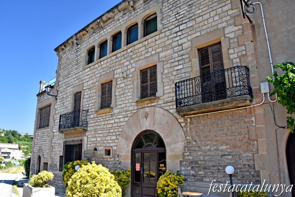 Veciana - Església romànica de Santa Maria del Camí- Can Llobet