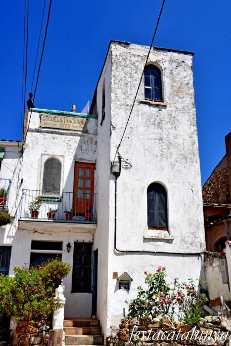 La Torre de Claramunt - Nucli històric de Vilanova d'Espoia - L'Escola Vella