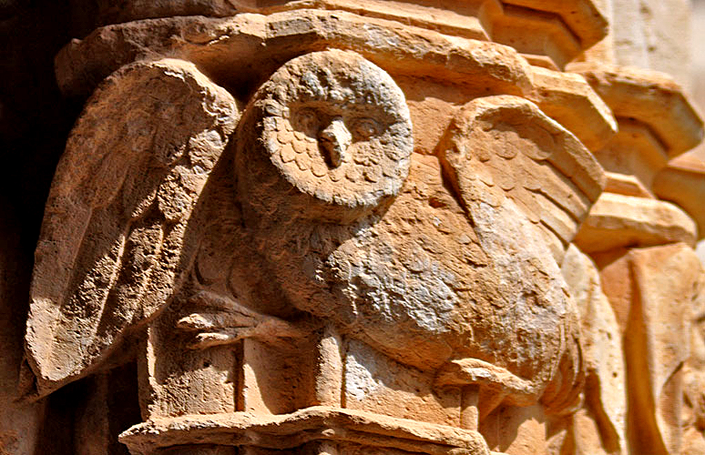 Capitells i finestrals del claustre del monestir de Santes Creus ***