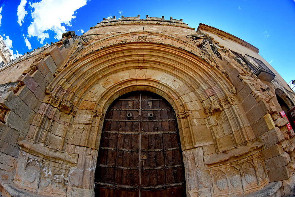 Porta reial d'accés al claustre del monestir de Santes Creus ***