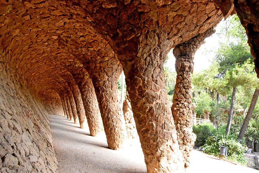 Pòrtic de la Bugadera del Park Güell ***