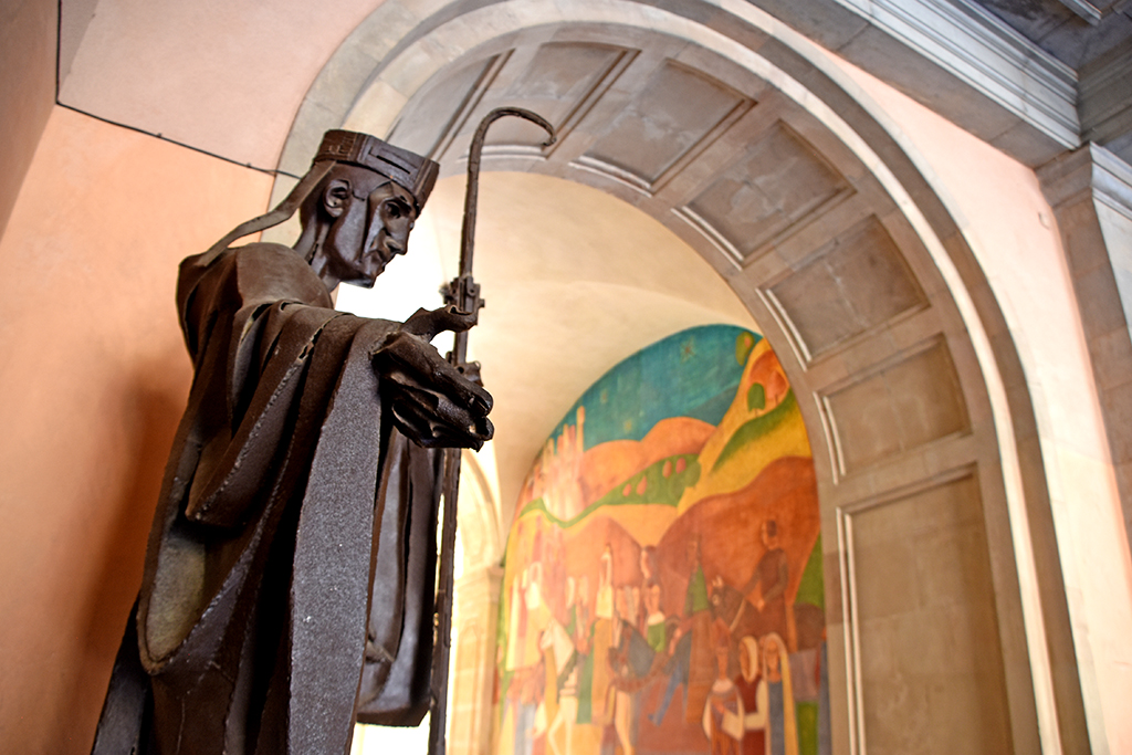 Passadissos d'accés a l'atri del monestir de Montserrat ***