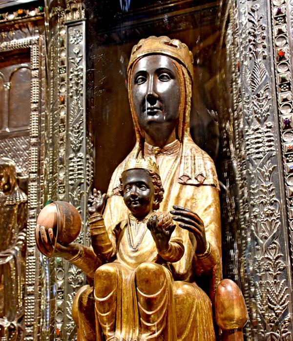 Monestir de Santa Maria de Montserrat. El Bruc, porta d'entrada a la visita del Santuari ***