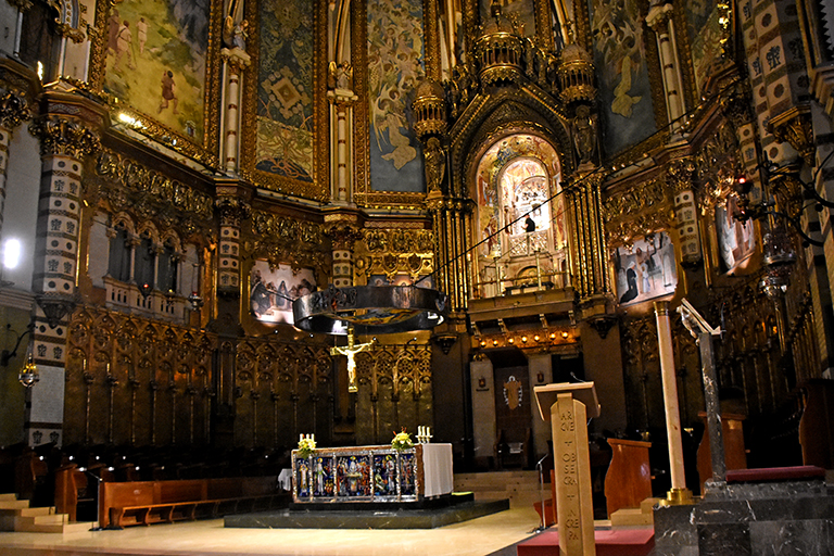 Nau, presbiteri i absis de la basílica de Santa Maria de Montserrat ***