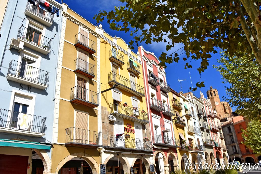 Plaça del Mercadal de Balaguer ***