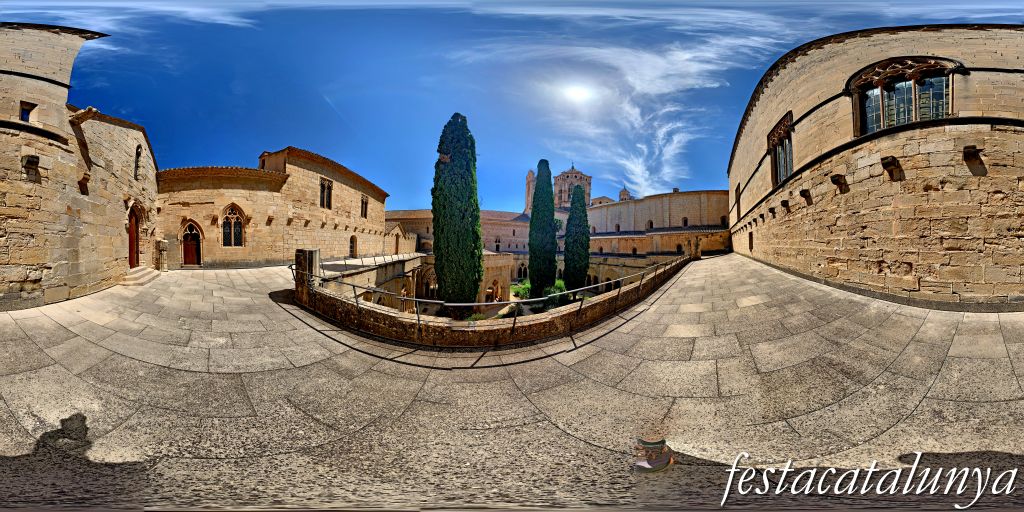 Vimbodí i Poblet - Claustre del monestir de Poblet