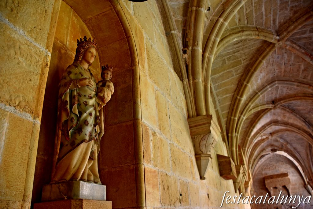 Vimbodí i Poblet - Claustre del monestir de Poblet