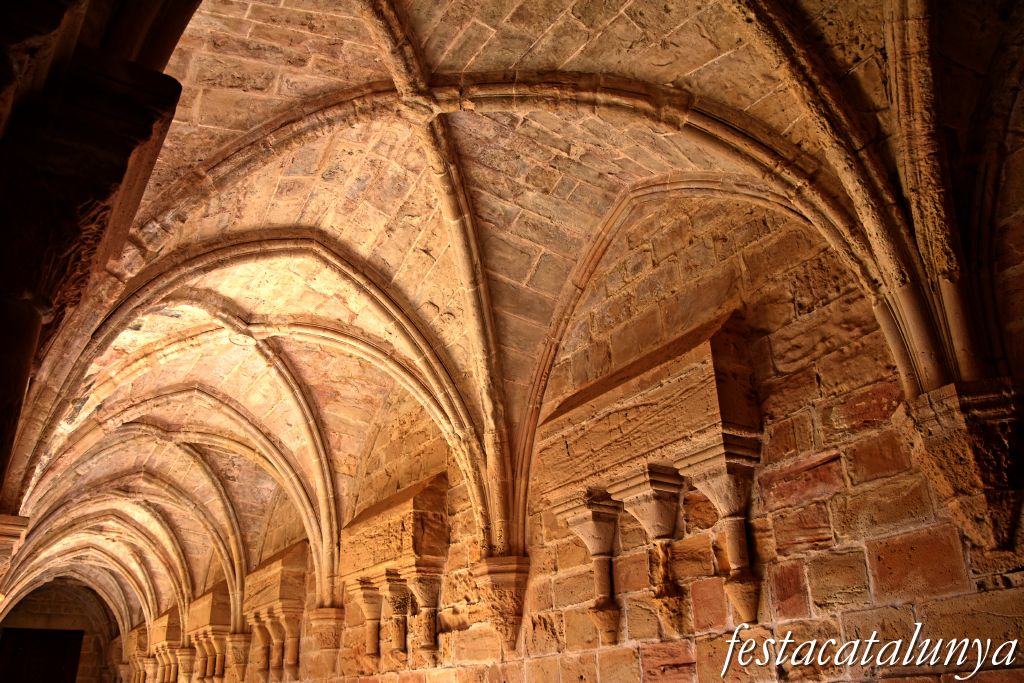 Vimbodí i Poblet - Sepulcres del Claustre del monestir de Poblet