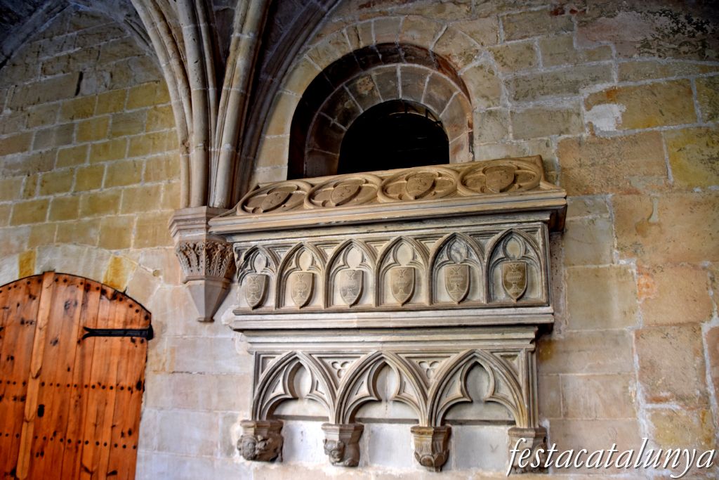 Vimbodí i Poblet - Sepulcres del Claustre del monestir de Poblet 