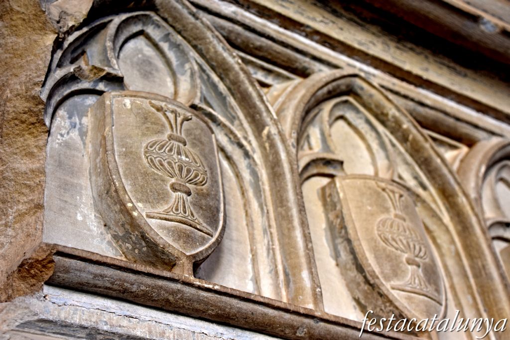Vimbodí i Poblet - Sepulcres del Claustre del monestir de Poblet 