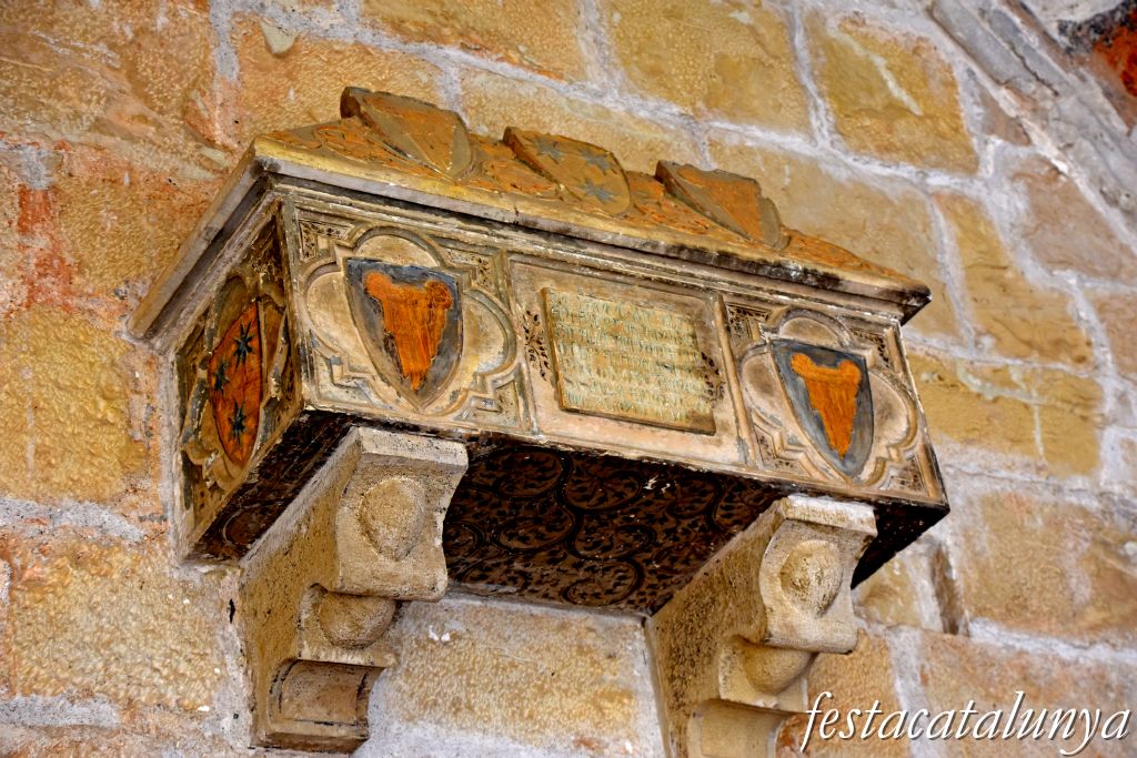 Vimbodí i Poblet - Sepulcres del Claustre del monestir de Poblet 