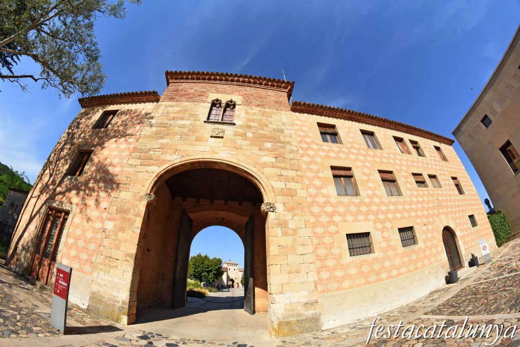 Vimbodí i Poblet - Portada Daurada i Plaça de la Bosseria