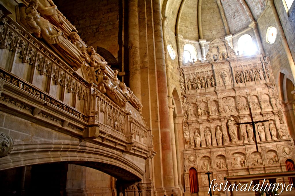 Vimbodí i Poblet - Panteó reial i tombes reials al costat de l'Evangeli de l'església del monestir de Poblet 