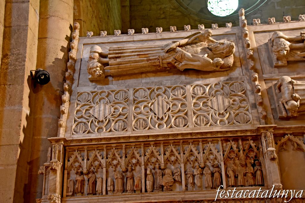 Vimbodí i Poblet - Panteó reial i tombes reials al costat de l'Epístola de l'església del monestir de Poblet - Alfons el Cast