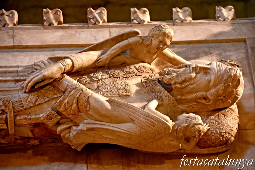 Vimbodí i Poblet - Panteó reial i tombes reials al costat de l'Epístola de l'església del monestir de Poblet - Alfons el Cast