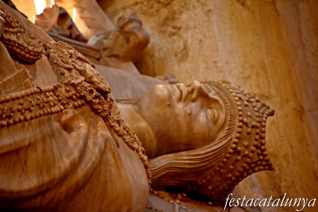 Vimbodí i Poblet - Panteó reial i tombes reials al costat de l'Epístola de l'església del monestir de Poblet - Joan II el Gran 