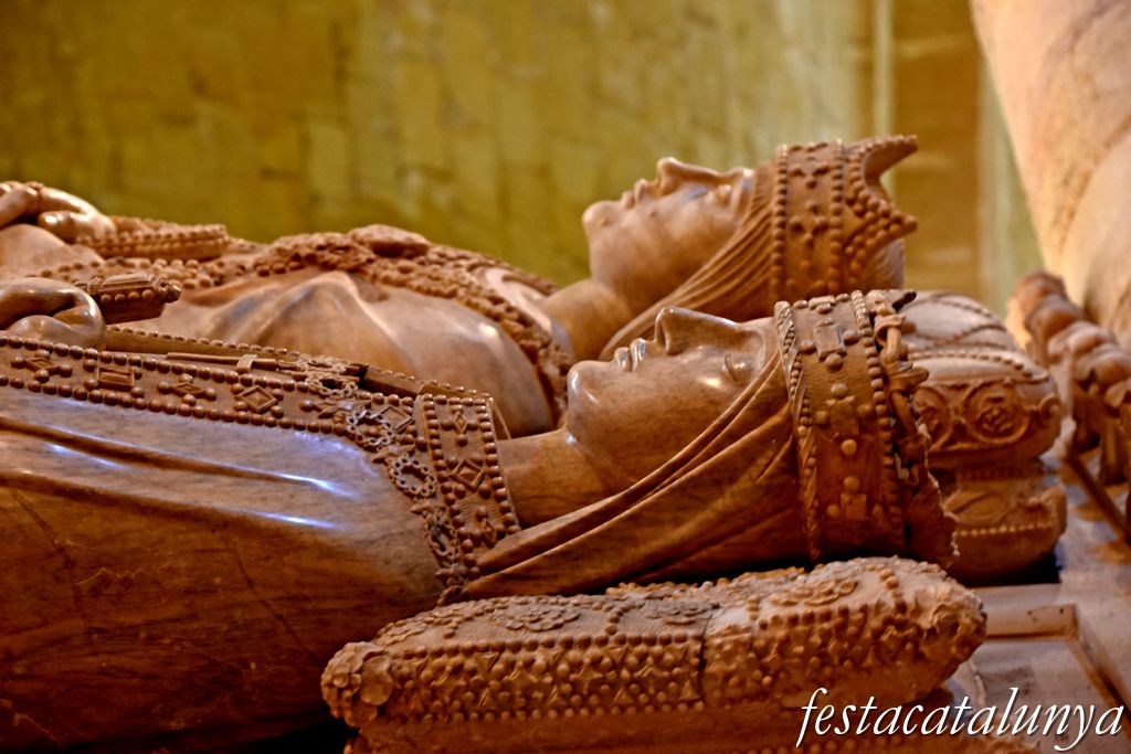 Vimbodí i Poblet - Panteó reial i tombes reials al costat de l'Epístola de l'església del monestir de Poblet - Joan II el Gran i Juana Enriquez