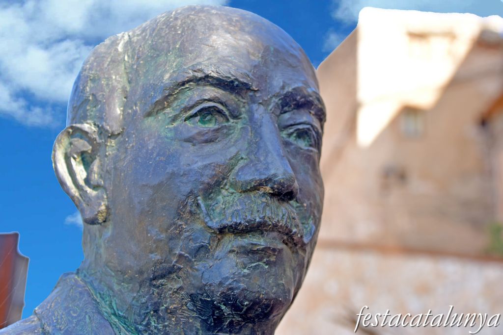 Escultura de Joan Plana i Llobet a Puigpelat