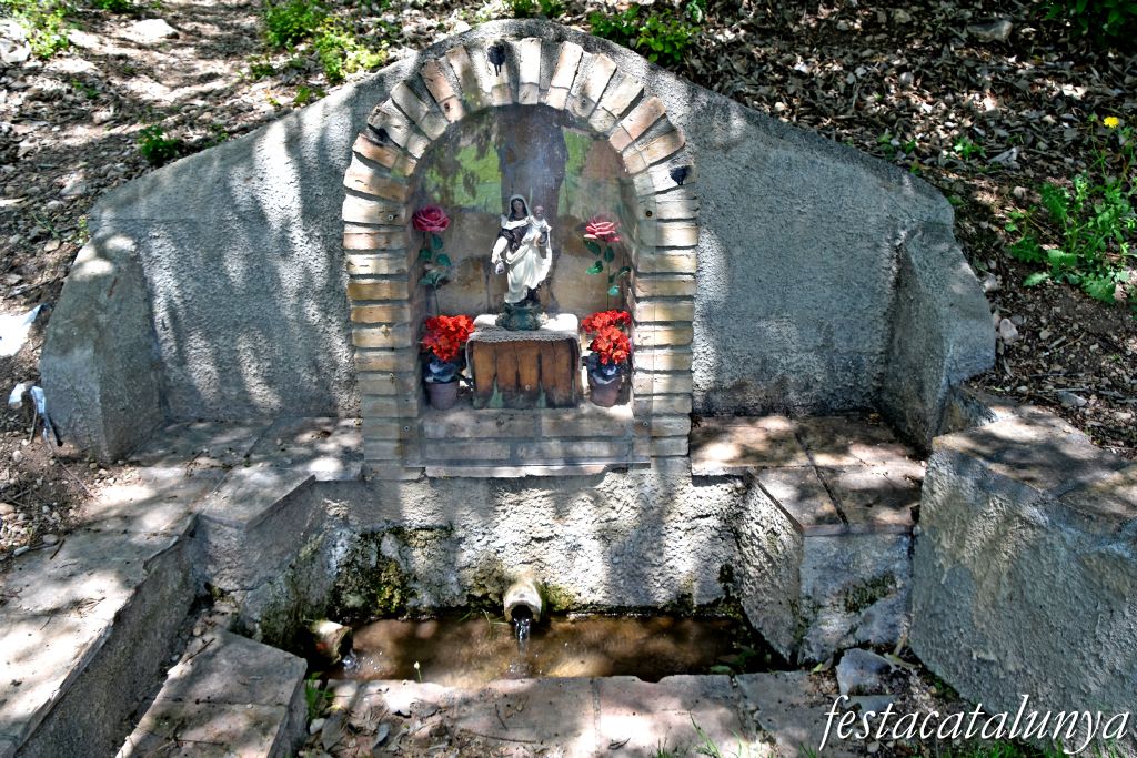 Font i Safareigs del Papiolet a Sant Jaume dels Domenys