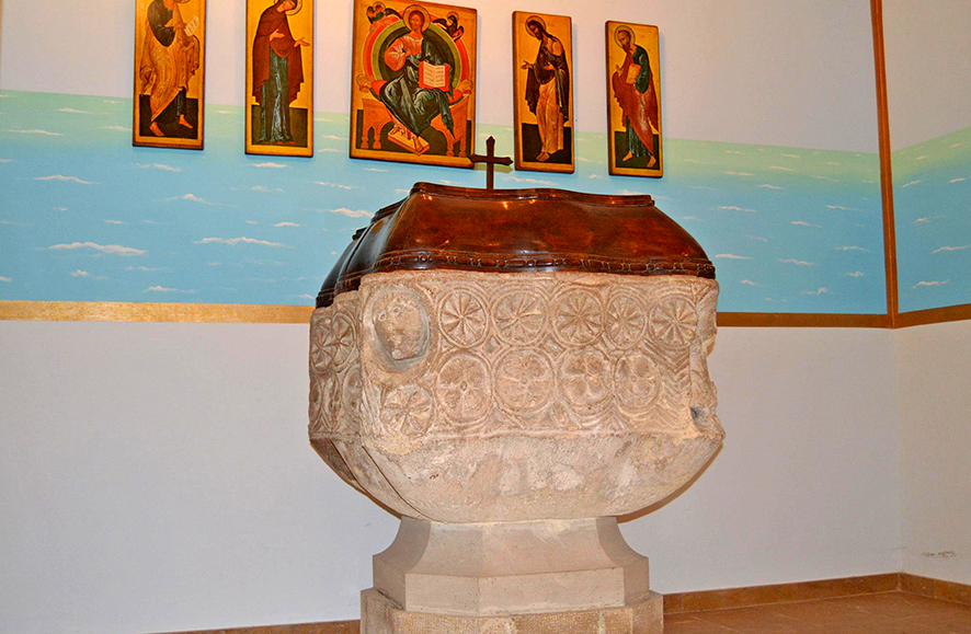 Sant Jaume dels Domenys - Pica baptismal (Foto: Ajuntament)