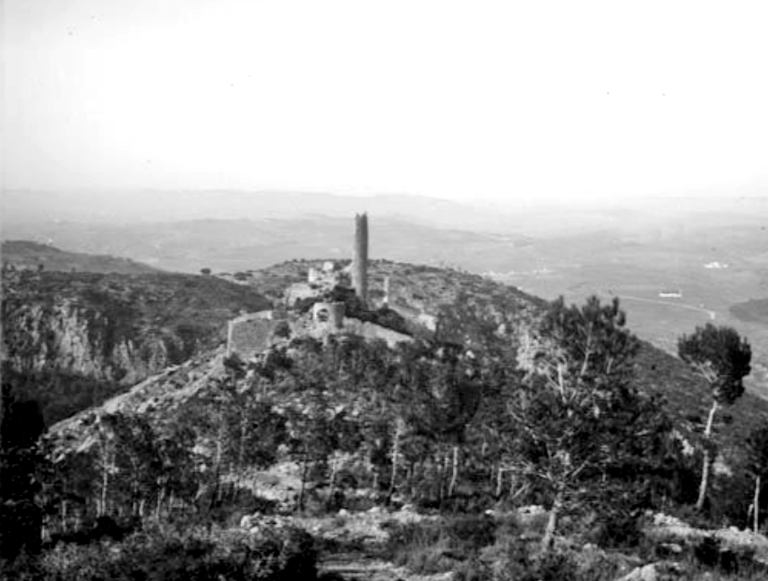 Subirats - Castell (Foto: Rossend Flaquer i Barrera. Entre 1926 i 1927. AFCEC)