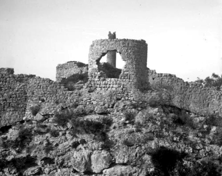 Subirats - Castell (Foto: Rossend Flaquer i Barrera. Entre 1926 i 1927. AFCEC)