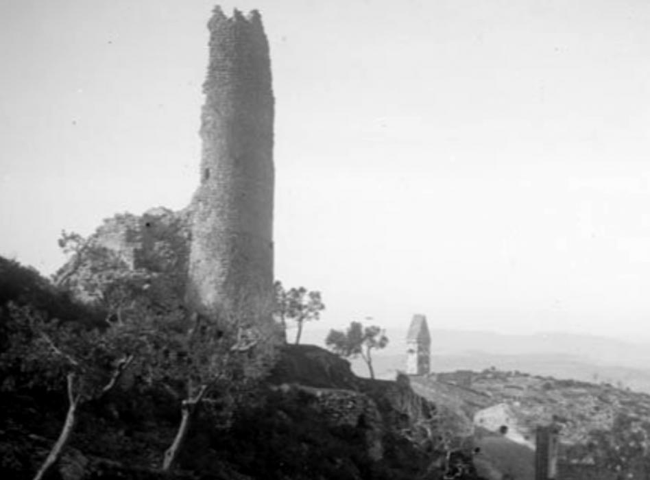 Subirats - Castell (Foto: Rossend Flaquer i Barrera. Entre 1926 i 1927. AFCEC)