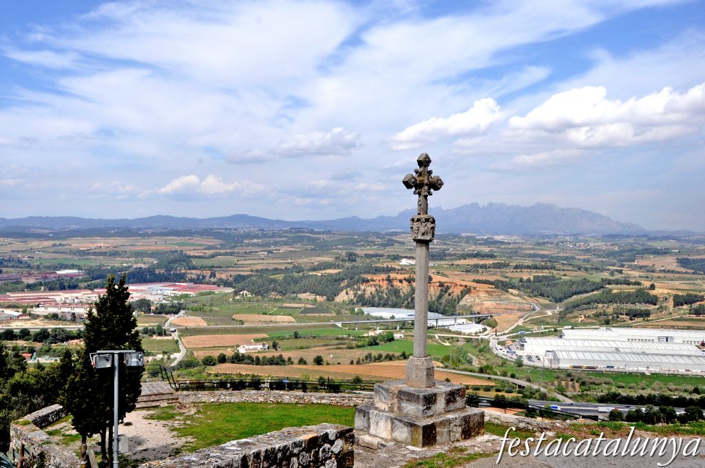 Creu del castell de Subirats ***
