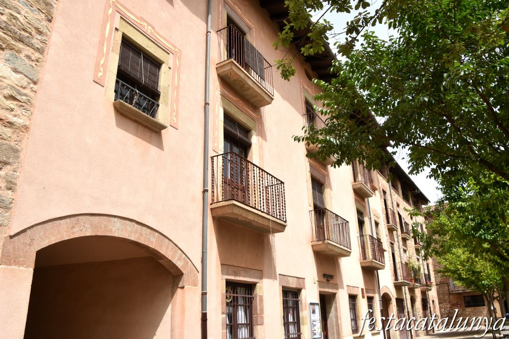Ca l'Arola a la Plaça Gran