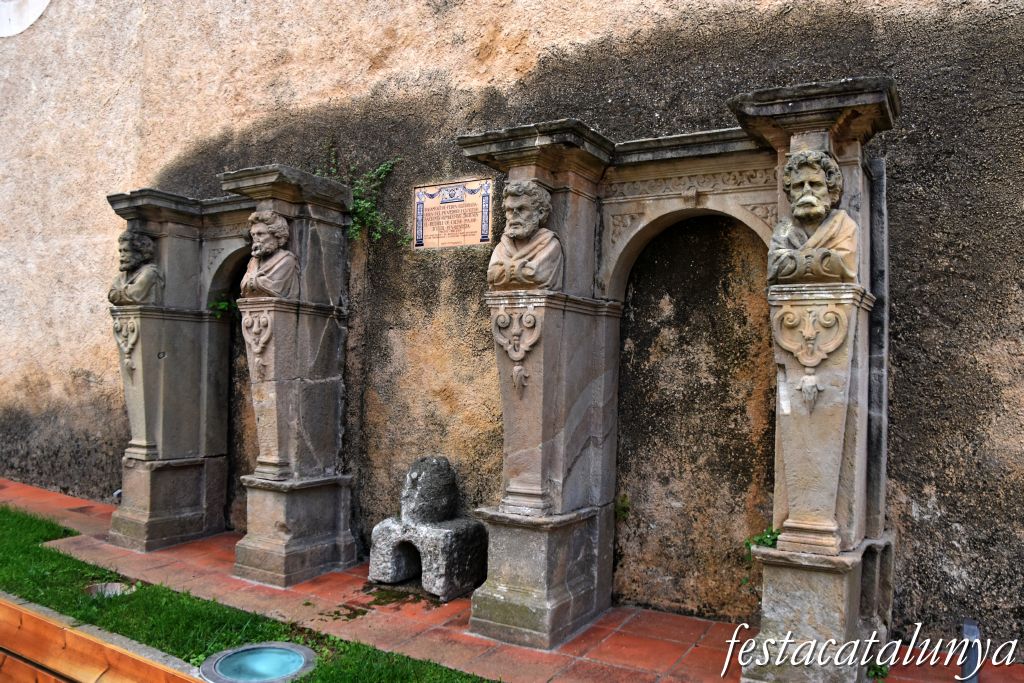 Sant Vicenç de Montalt - Església parroquial - Basament del Retaule de l'Altar Major