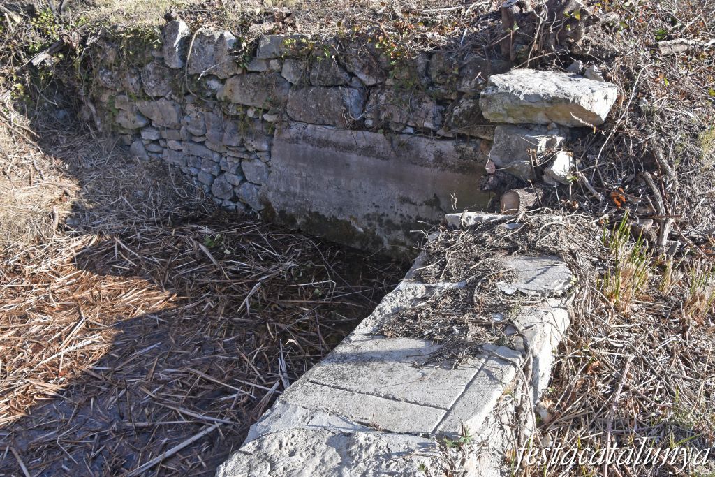 Mont-ral - Font i Safareig del Bosquet a Mont-ral