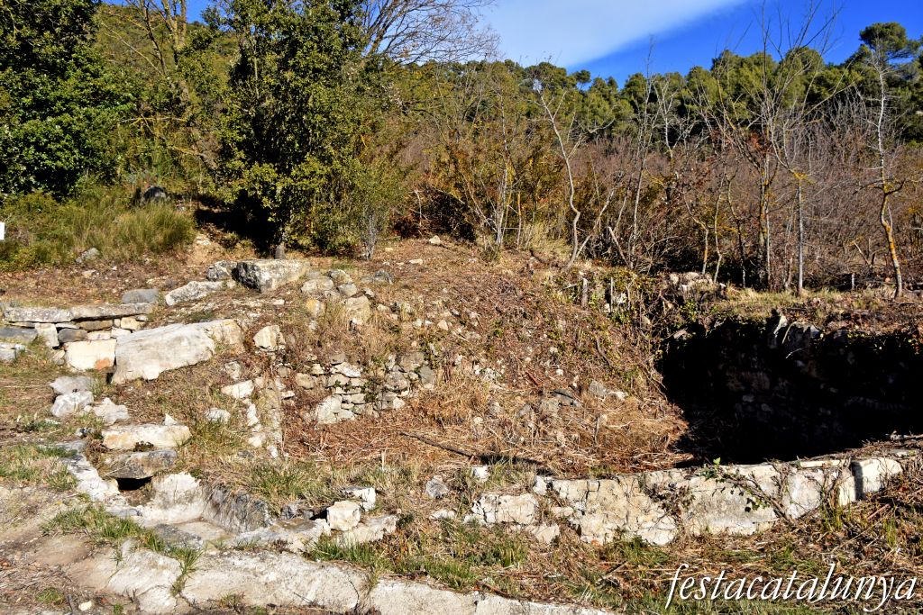 Mont-ral - Font i Safareig del Bosquet a Mont-ral
