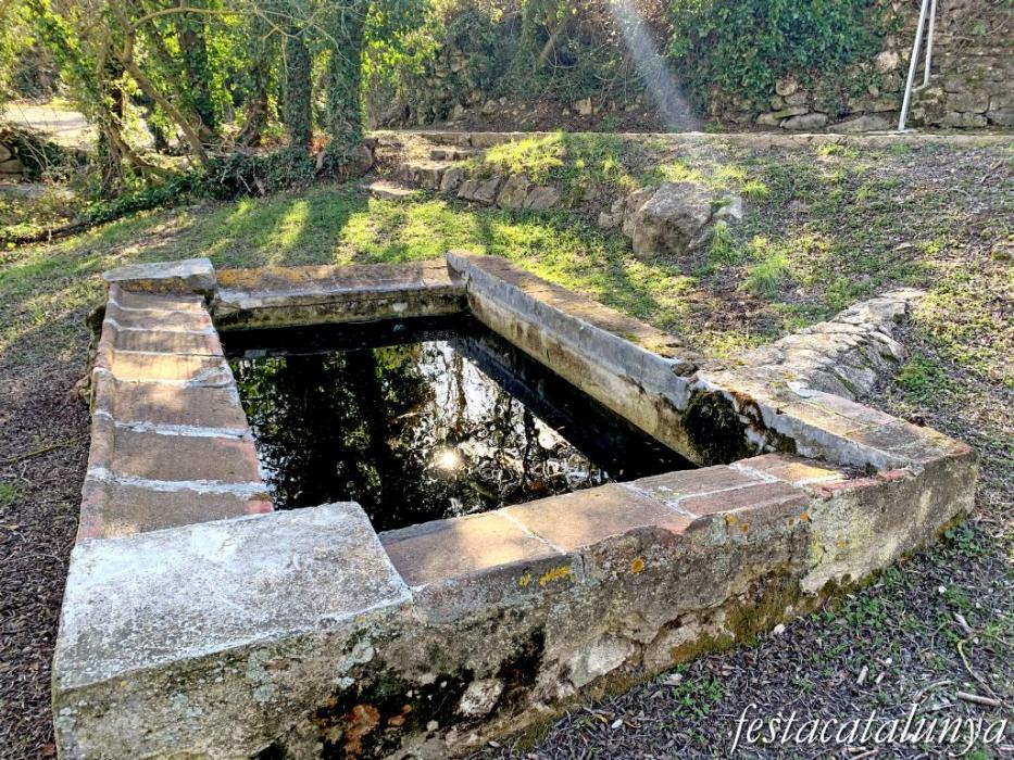 Font i safareigs de l'Aixàvega