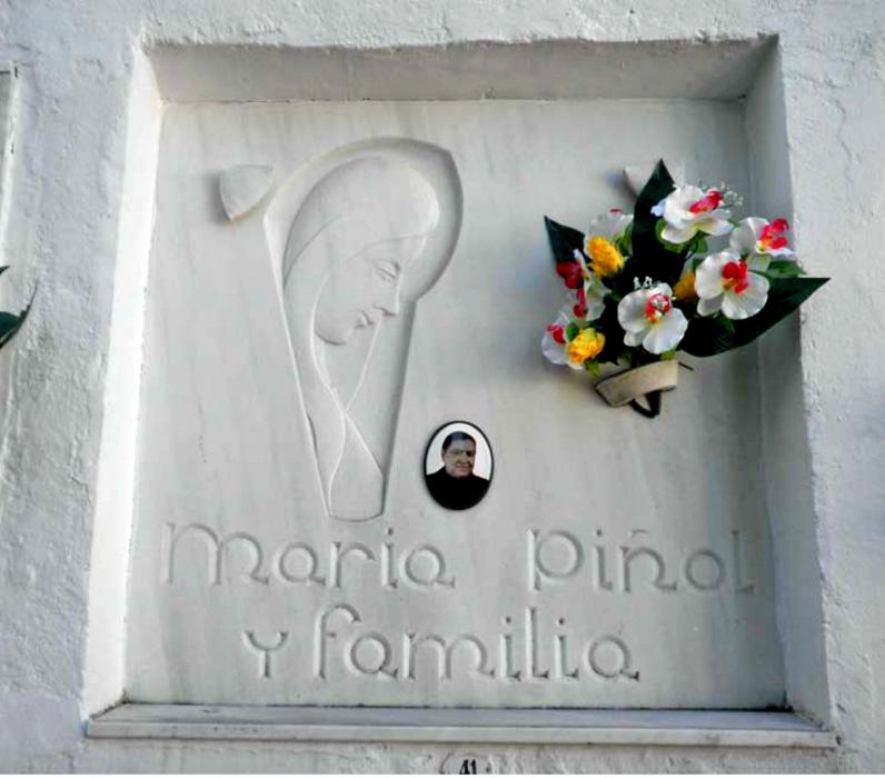 Làpides funeràries de l'escultor Jaume Gort Farré al cementiri de Montoliu de Lleida