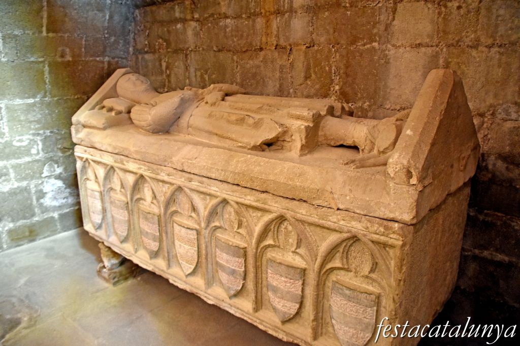 Sarcòfag gòtic dels Guimerà a l'església parroquial de Sant Miquel de Ciutadilla ***