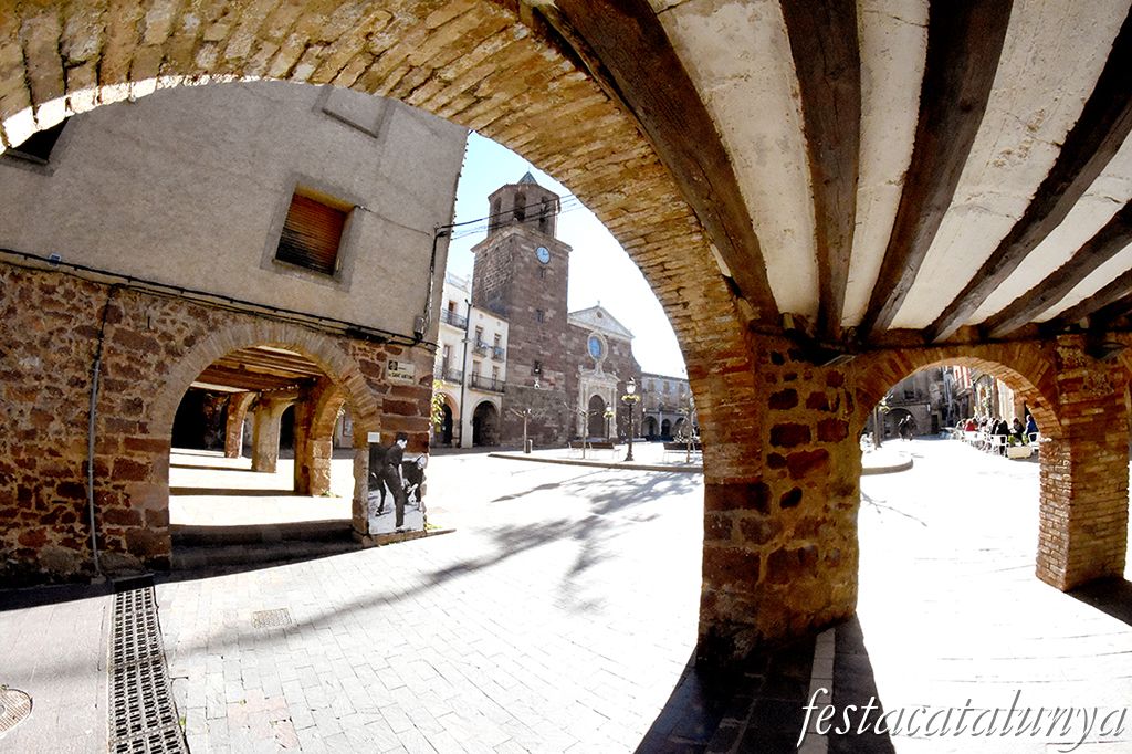 Plaça Major de Prades ***