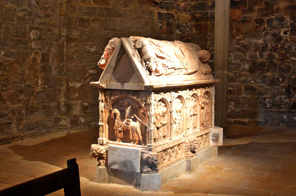 Santa Coloma de Queralt - Sarcòfag (Foto: anemapams.blogspot.com)