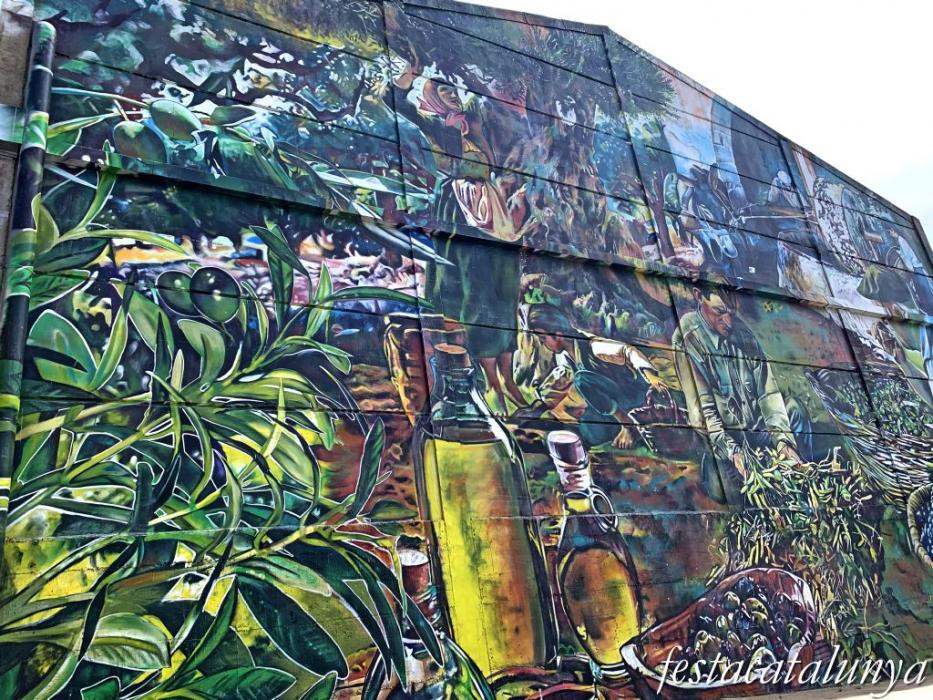 Cooperativa i mural de la Granadella