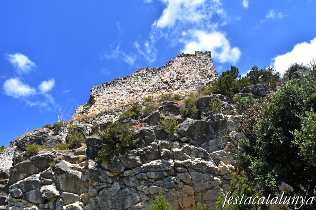Castell de Miralles a Santa Maria de Miralles ***