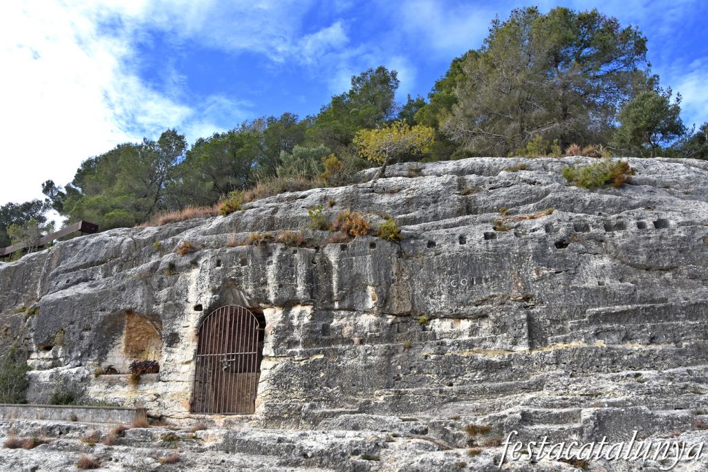 Muntanya i ermita de Sant Pau al terme de Vilafranca del Penedès ***