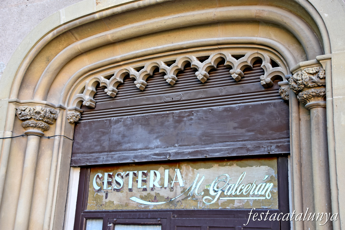 Centelles - Casa Carreras-Artau o Can Domingo 