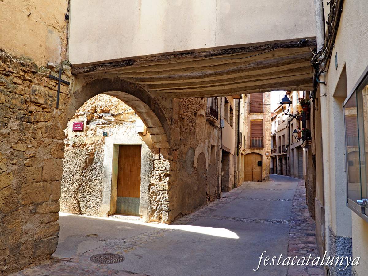 Cabacés - Perxes del carrer Major, antiga seu de la Cort de la Batllia 
