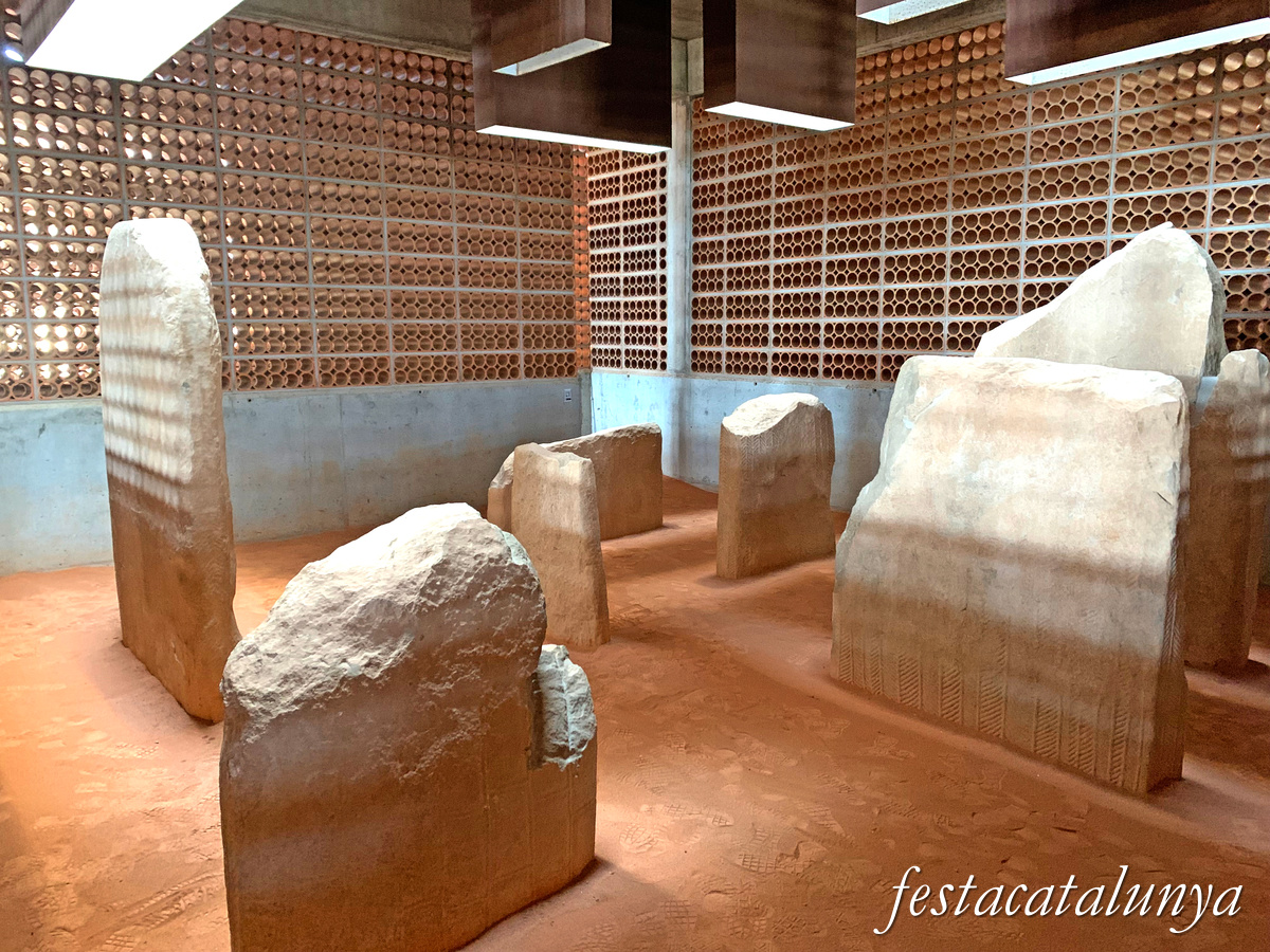Espai Transmissor: estàtues-menhirs de Seró a Artesa de Segre ***