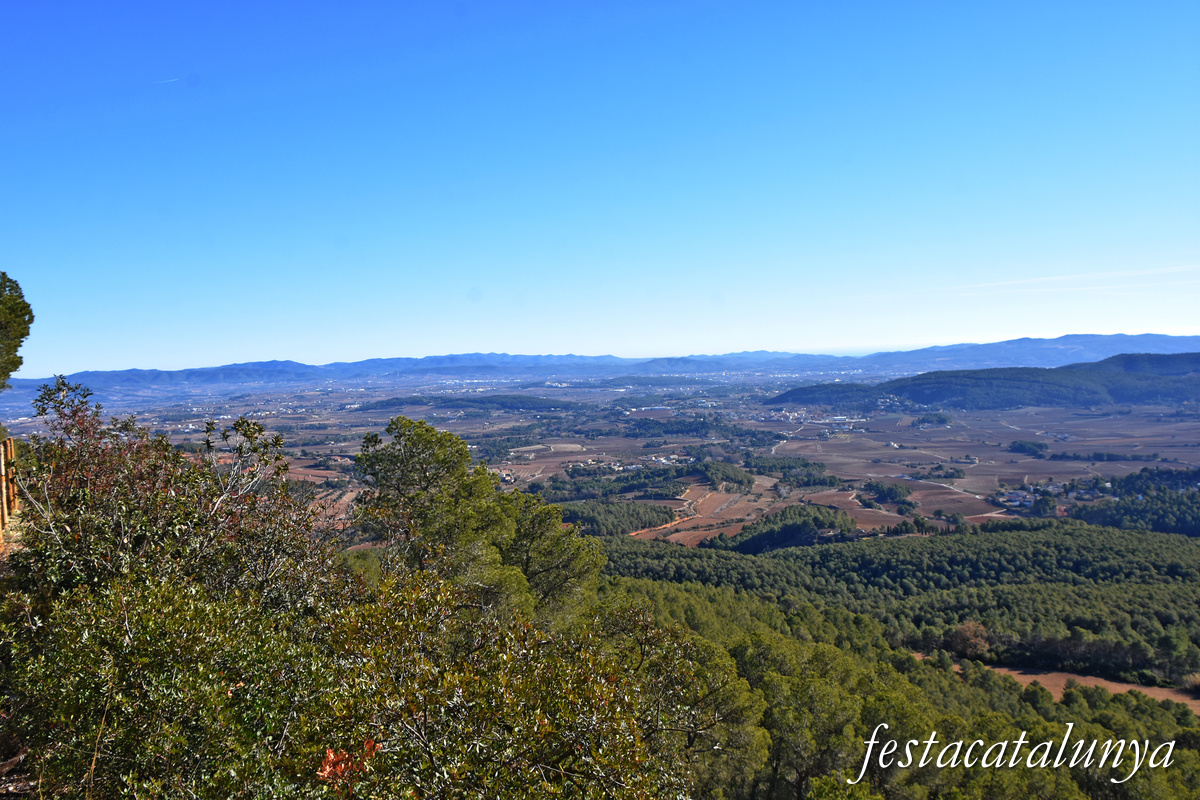 Torrelles de Foix - Vistes panoràmiques des del Santuari de la Mare de Déu de Foix 