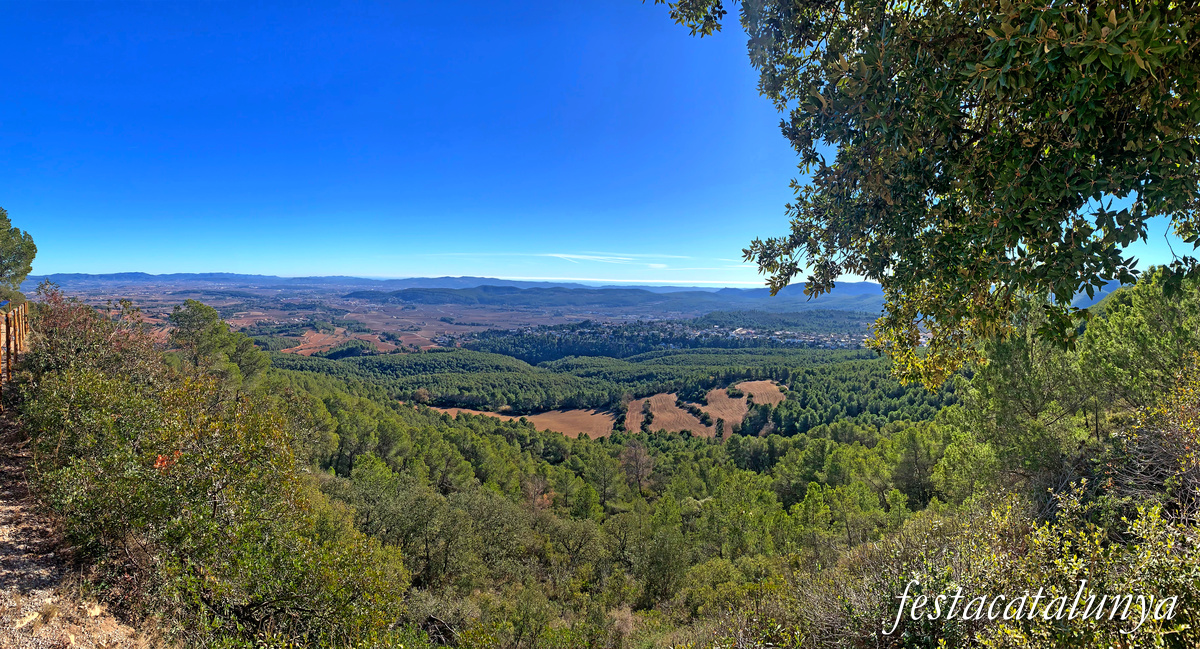 Torrelles de Foix - Vistes panoràmiques des del Santuari de la Mare de Déu de Foix 