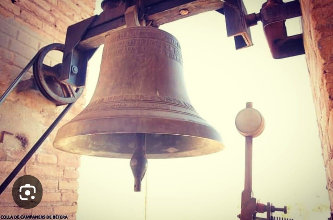 La Granadella - Cal Campaner - Campana del campanar de La Granadella 