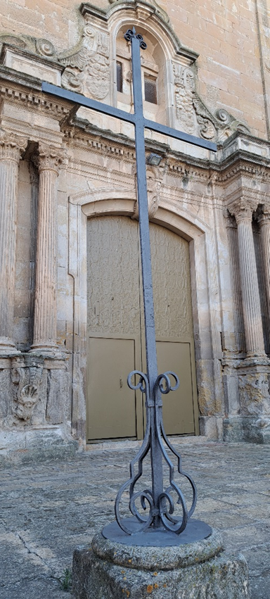 La Granadella - Cal Ferrer - Creu de ferro de l'església