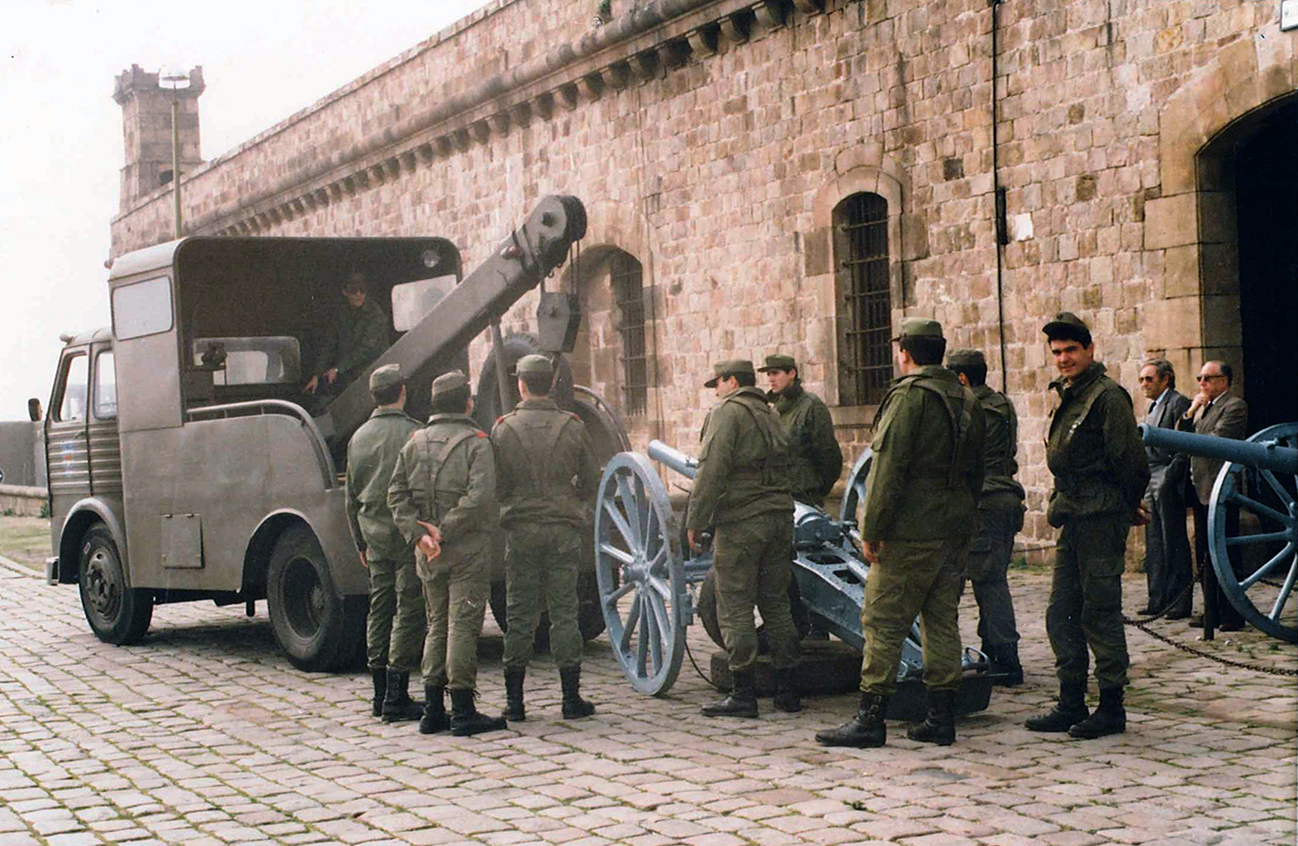 Fulleda - Trasllat del canó des del castell de Montjuic any 1986 (Foto: Lídia Donet. Peti qui peti)