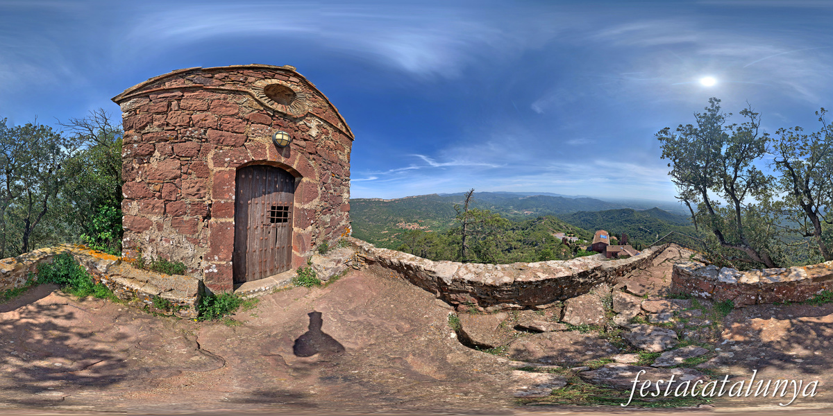 Ermita de Santa Bàrbara del castell-monestir d'Escornalbou